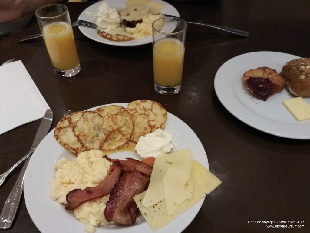 Petit déjeuner au Elite Palace Hotel