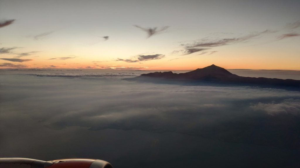 Tenerife vue du ciel avec soleil couchant