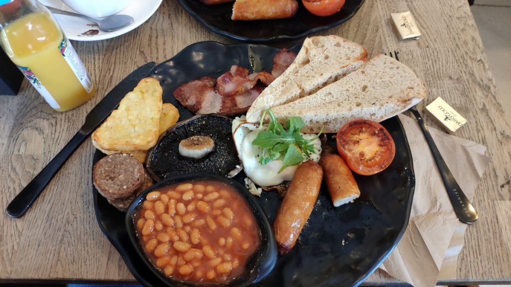 petit déjeuner au Beanhive Coffee